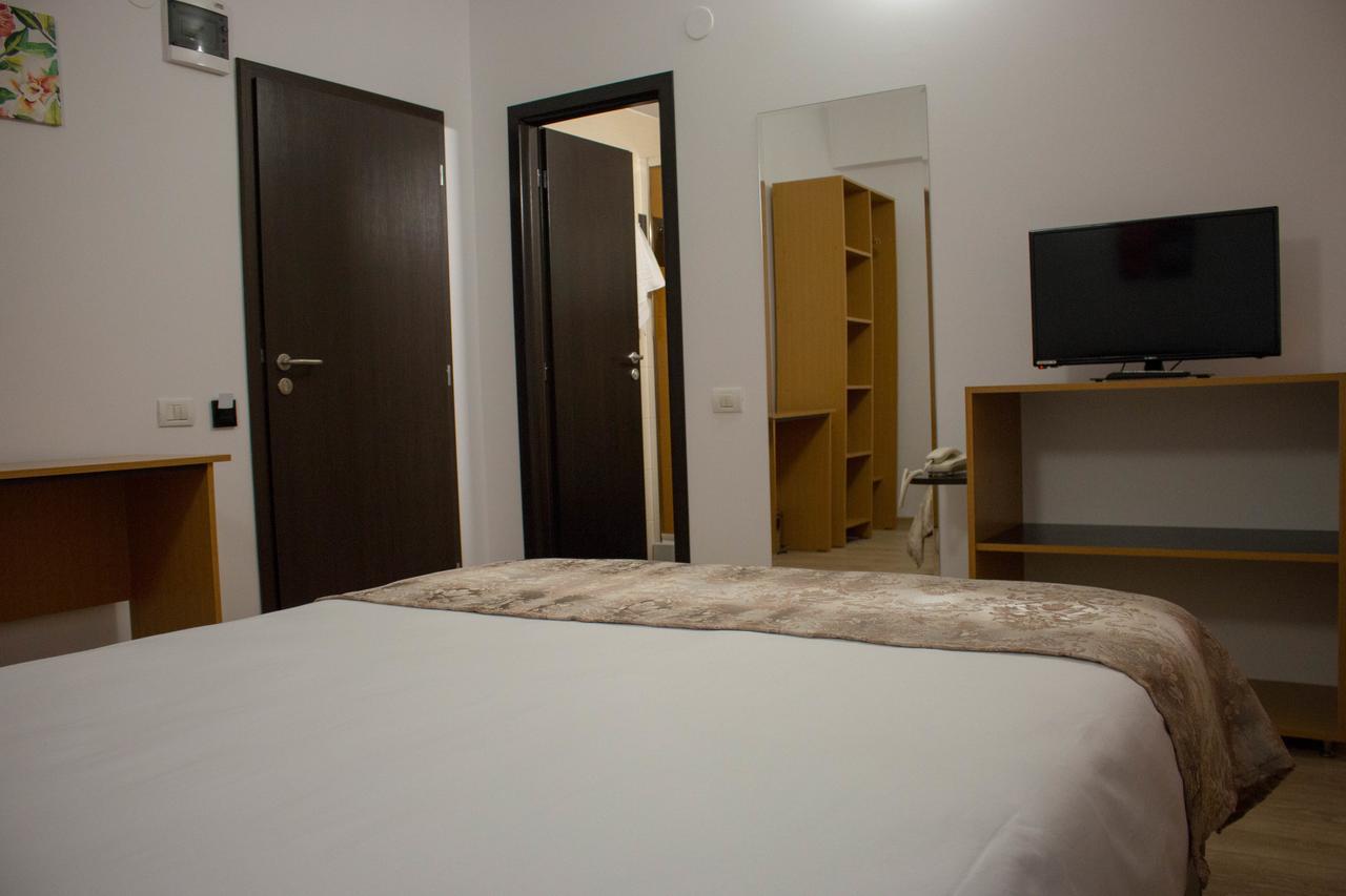Rent Room N&S Iasi Exterior foto
